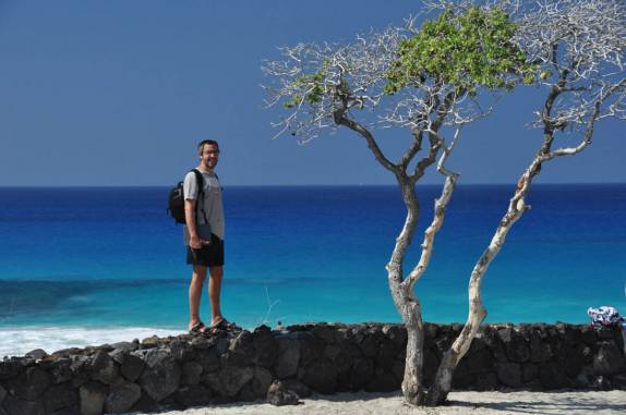 Manhã de muito sol e céu azul em Kua Bay, ao norte de Kona, na Big Island, no Havaí